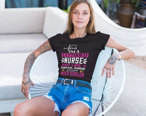 Tricou personalizat - Im a tattooed nurse