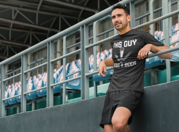 Tricou personalizat - This guy needs a beer