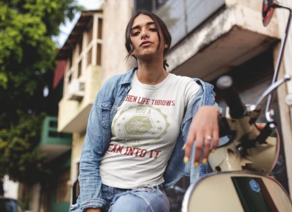 Tricou personalizat - When life throws you a curve