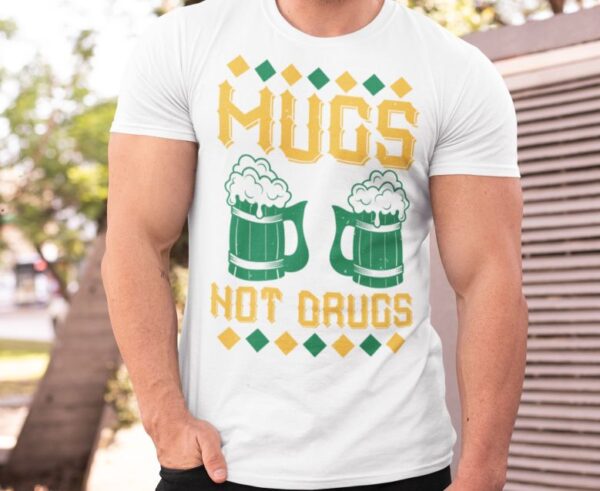Tricou personalizat - Mugs not drugs